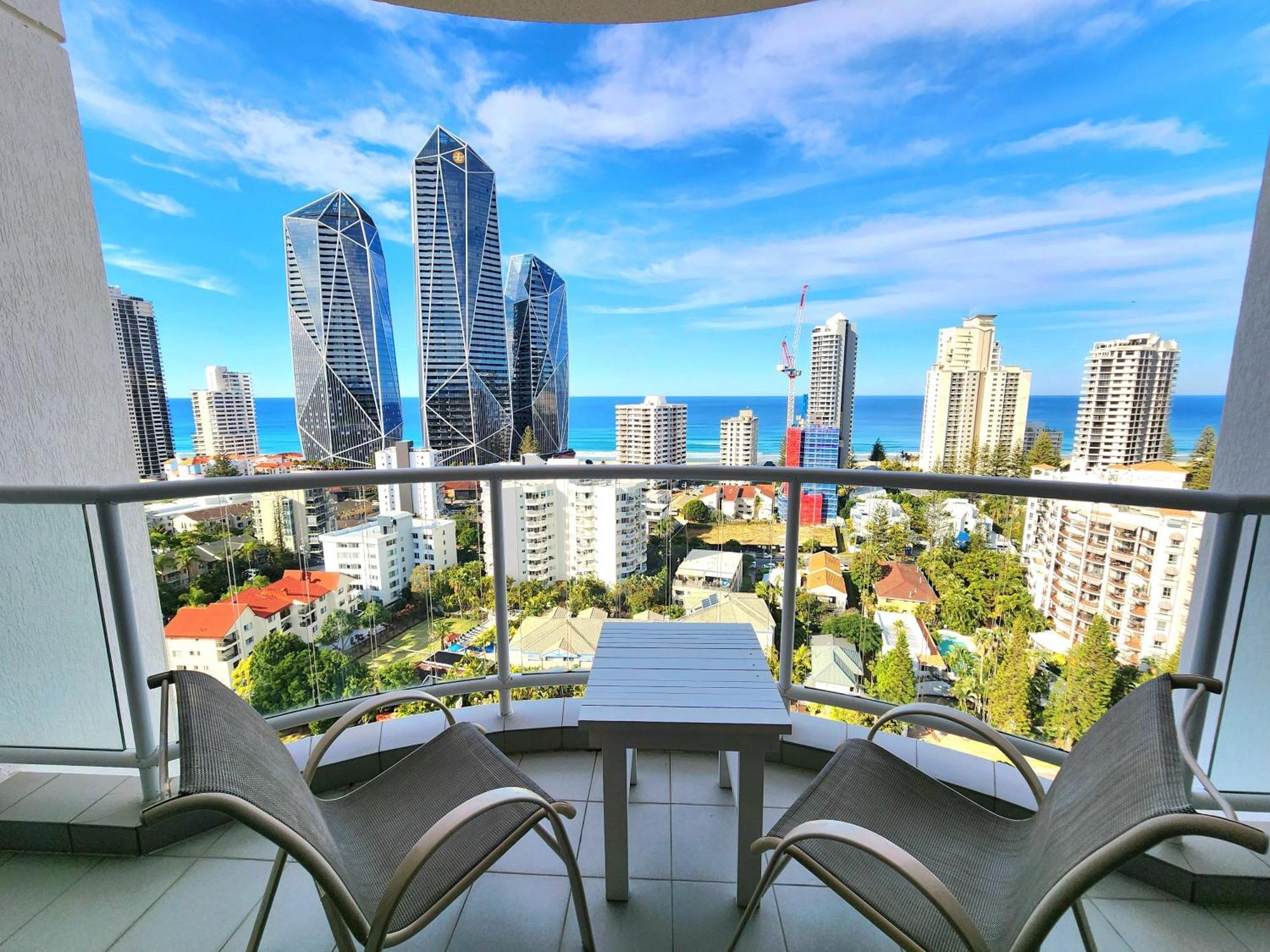 Deluxe Private Apartment And Studio - Ocean Views Gold Coast Eksteriør bilde